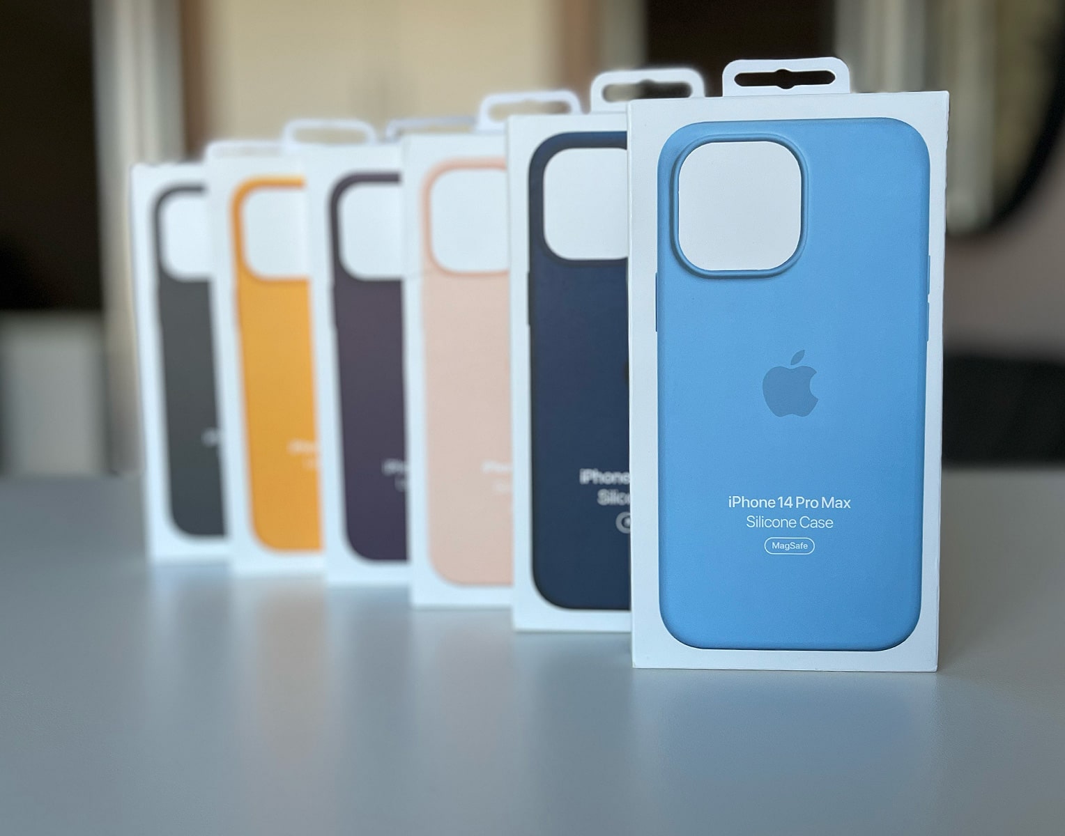 【新品未使用】iPhone14Pro LeatherCase (MagSafe) s-l400.jpg